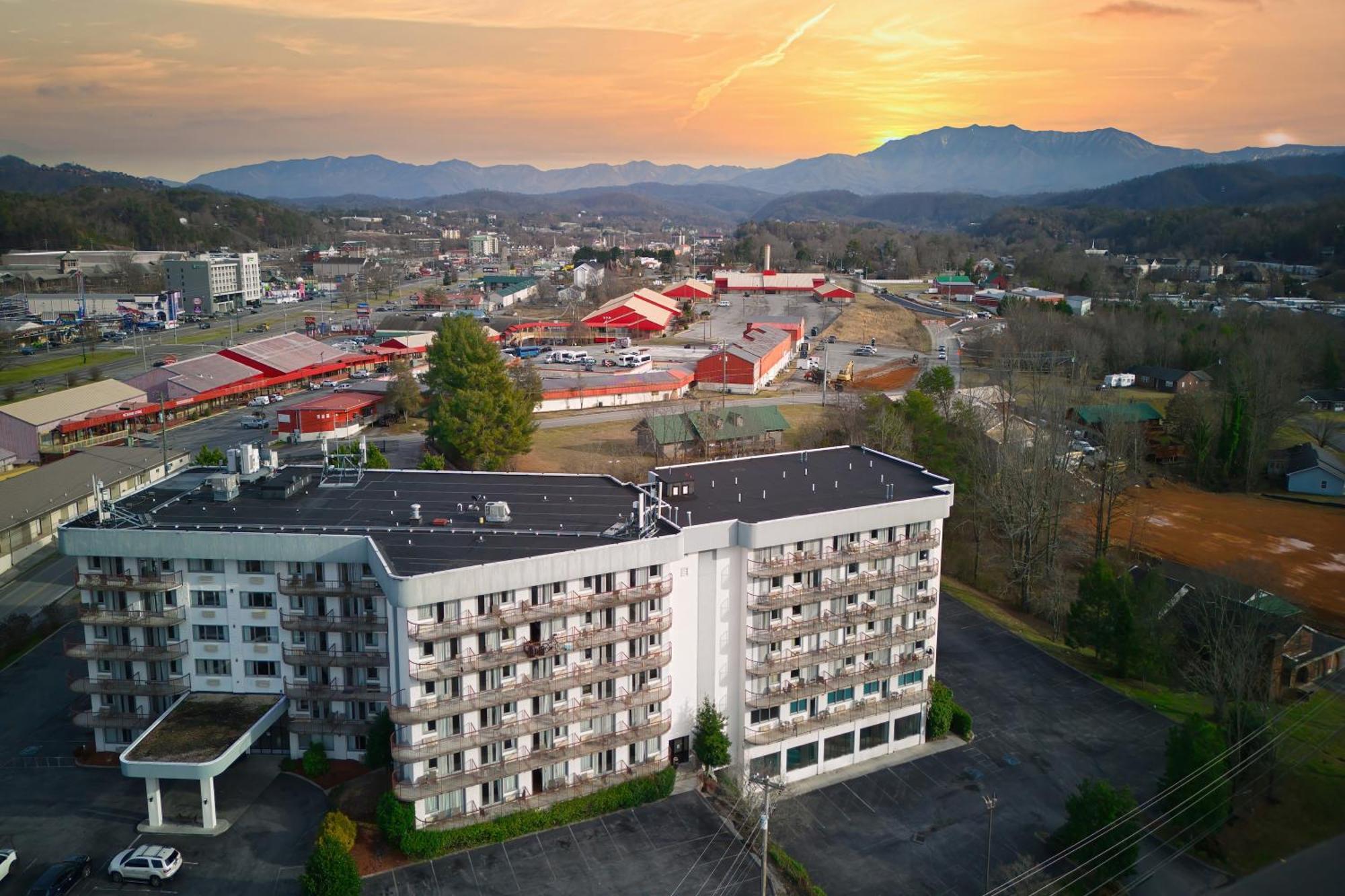 Park Tower Inn Піджен-Фордж Екстер'єр фото