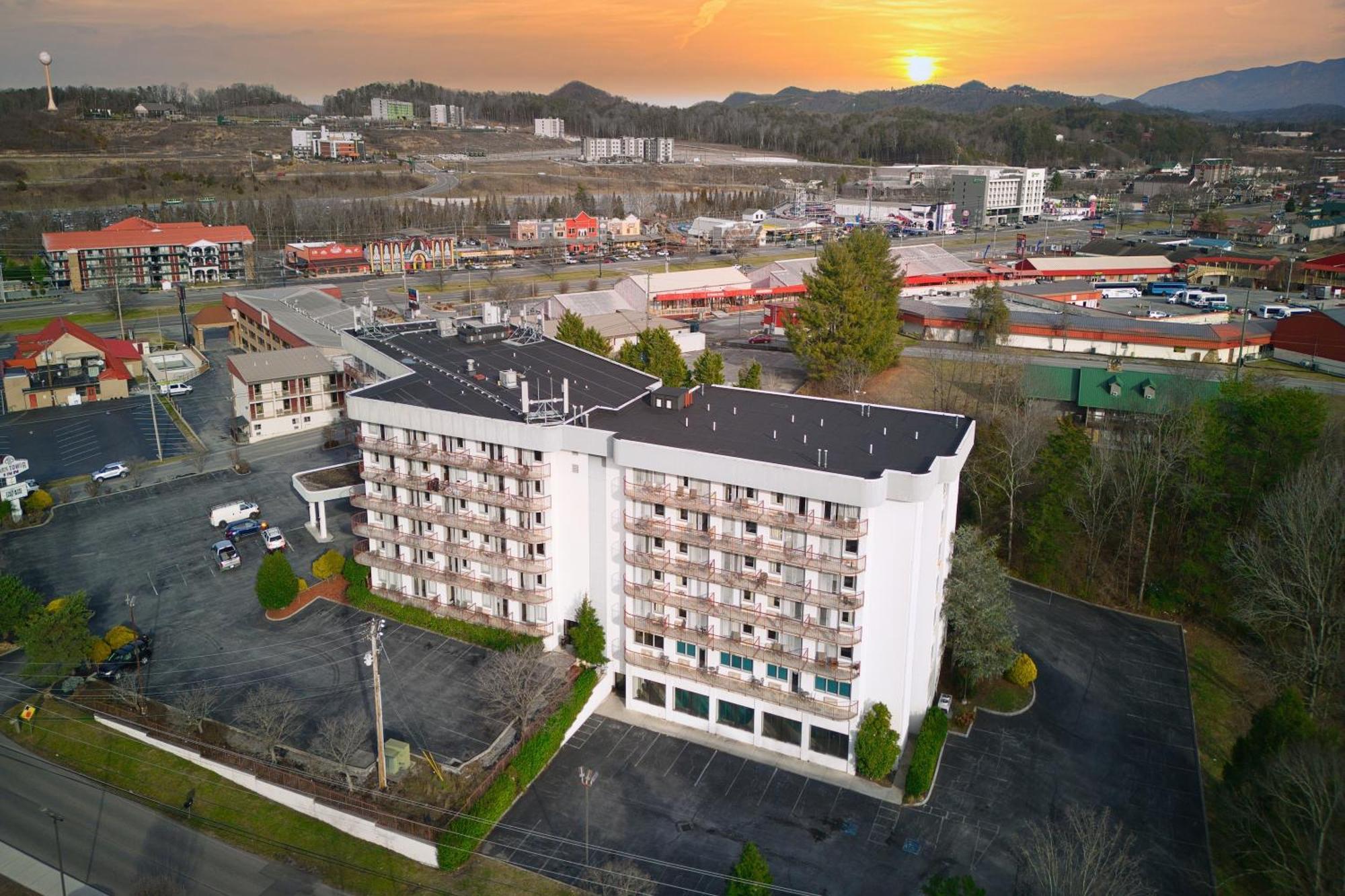 Park Tower Inn Піджен-Фордж Екстер'єр фото